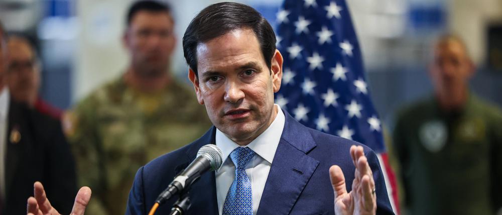 US-Außenminister Marco Rubio spricht am Freitag, dem 24. Oktober 2025, nach seinem Besuch im zivil-militärischen Koordinationszentrum im Süden Israels vor den Medien.