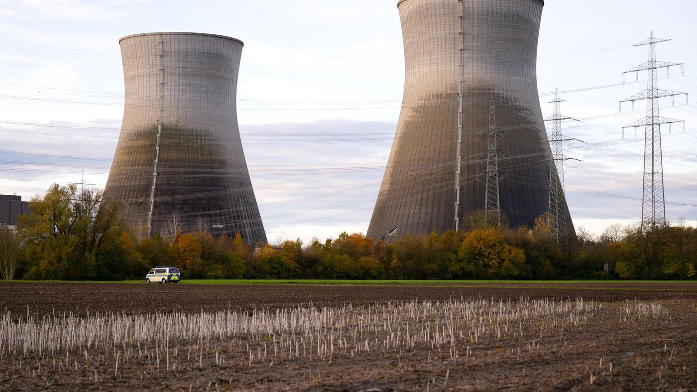 Rückbau von Atomkraftwerk: Kühltürme von AKW Gundremmingen gesprengt