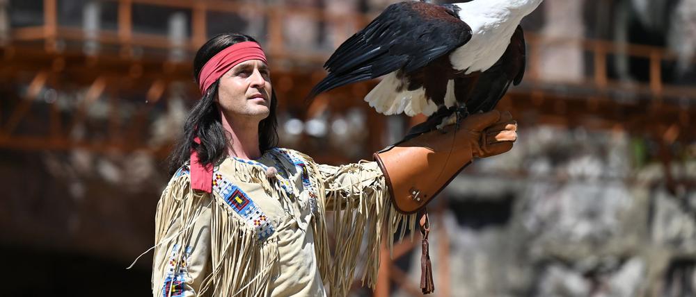 In der Saison 2026 wird Alexander Klaws zum sechsten Mal den Apachenhäuptling Winnetou bei den Karl-May-Spielen in Bad Segeberg spielen. (Archivbild)