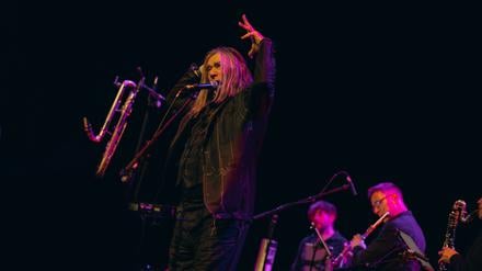 Blixa Bargeld, Frontmann der „Einstürzenden Neubauten“ bei der Eröffnung des Voices Berlin Festivals.