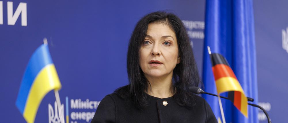 Wirtschaftsministerin Katherina Reiche (CDU) gibt in Kiew eine Pressekonferenz.