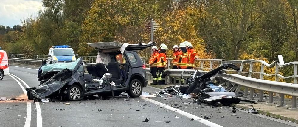 Auf der Bundesstraße 4 hat es einen schweren Unfall gegeben.