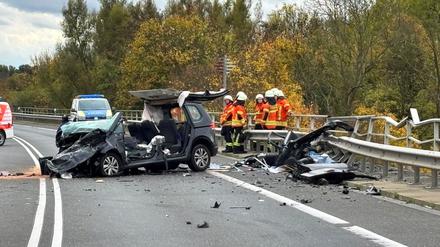 Auf der Bundesstraße 4 hat es einen schweren Unfall gegeben.