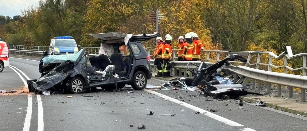 Auf der Bundesstraße 4 hat es einen schweren Unfall gegeben.