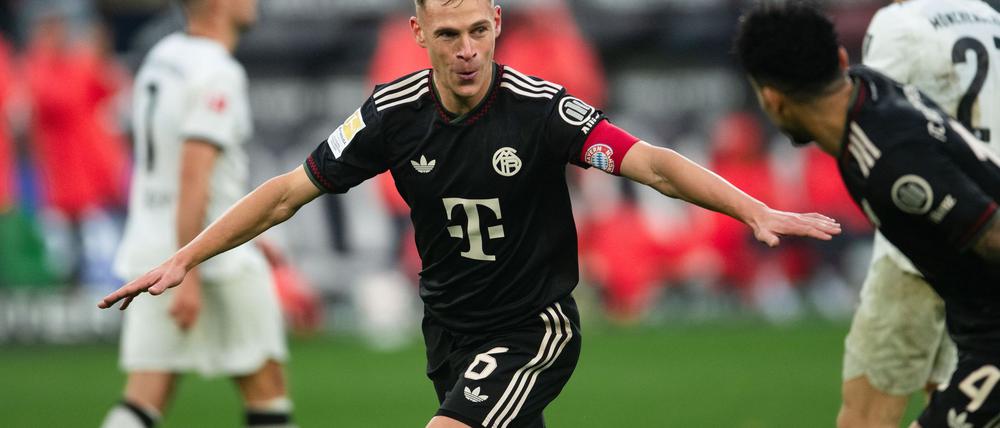 Bayerns Joshua Kimmich jubelt über sein Führungstor in Mönchengladbach.