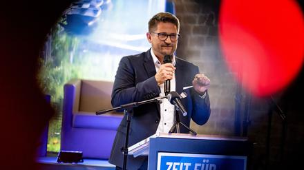 Der AfD-Landesvorsitzende René Springer macht Wahlkampf vor der Oberbürgermeisterwahl in Brandenburg an der Havel.