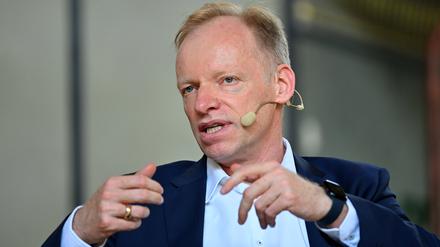 Der Chef des Ifo-Instituts, Clemens Fuest, spricht bei einer Veranstaltung.