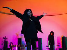 Doppelpremiere am Deutschen Theater: Die Marquise von O. und Gisèle Pelicot im Zwiegespräch
