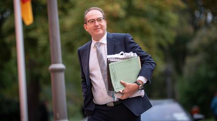 Alexander Dobrindt, Bundesminister des Innern (CSU) trifft zu einer Sitzung ein.