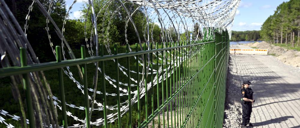 Gähnende Leere im Osten: Hunderte Kilometer Grenzzaun lässt Finnland an der Grenze zu Russland errichten.