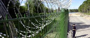 Gähnende Leere im Osten: Hunderte Kilometer Grenzzaun lässt Finnland an der Grenze zu Russland errichten.