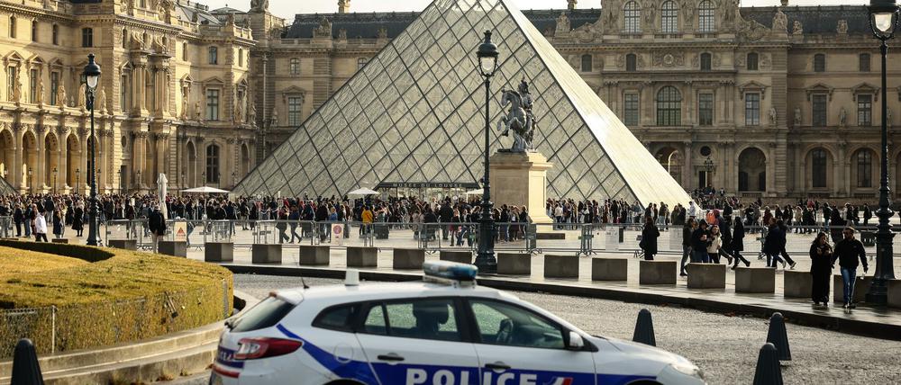 Die Ermittler melden nach dem Raubüberfall auf den Louvre einen Fahndungserfolg.