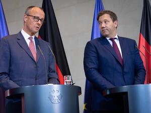 Bundeskanzler Friedrich Merz (CDU, links) und Vizekanzler Lars Klingbeil (SPD).