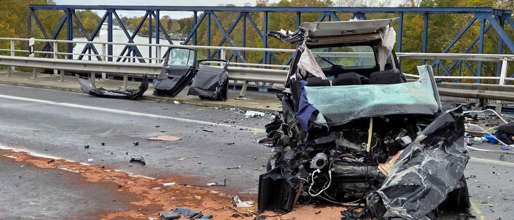 Ein Mann schwebt nach dem Unfall weiter in Lebensgefahr, eine Frau ist schwer verletzt.
