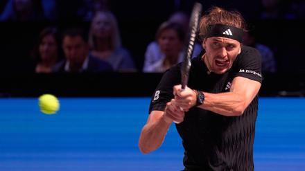 Alexander Zverev zeigte gegen Jannik Sinner eine starke Leistung, zum Sieg reicht es aber nicht.