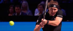 Alexander Zverev zeigte gegen Jannik Sinner eine starke Leistung, zum Sieg reicht es aber nicht.