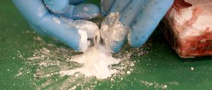 Spanische Spezialeinheiten haben auf einem Frachter im Atlantik circa 6,5 Tonnen Kokain beschlagnahmt.