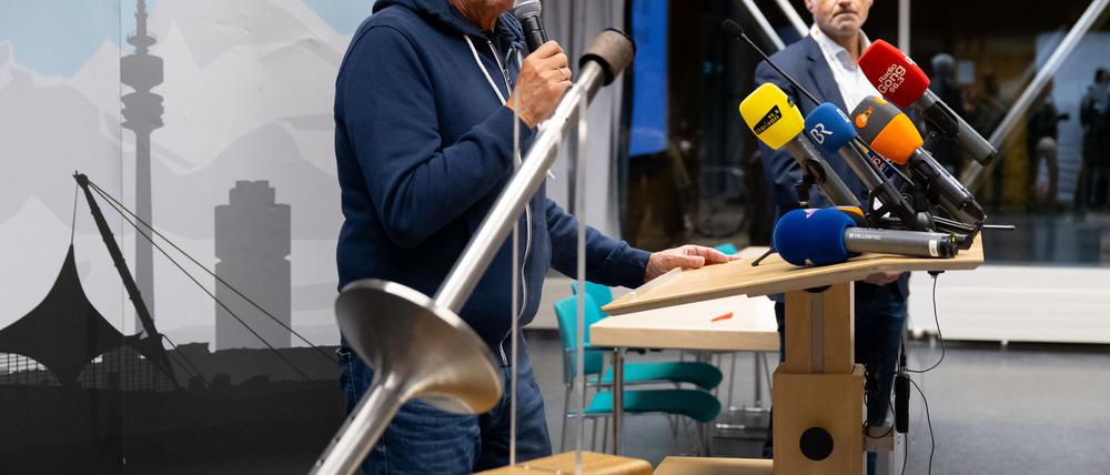 Münchens Oberbürgermeister Dieter Reiter verkündet das Ergebnis.