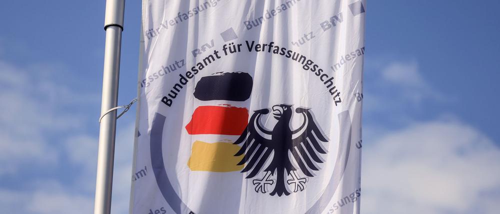 Der Verfassungsschutz hat die Aufgabe, die Demokratie zu schützen. Der Hauptsitz der Behörde ist in Köln. (Symbolbild)