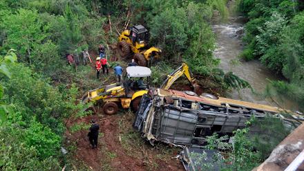 Bei dem Busunfall nahe Campo Viera kamen mindestens neun Menschen ums Leben.