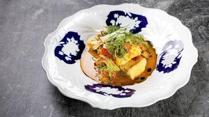 „Tofu Ca Chua“ aus dem Kochbuch „The Duc Ngo“ von The Duc Ngo.