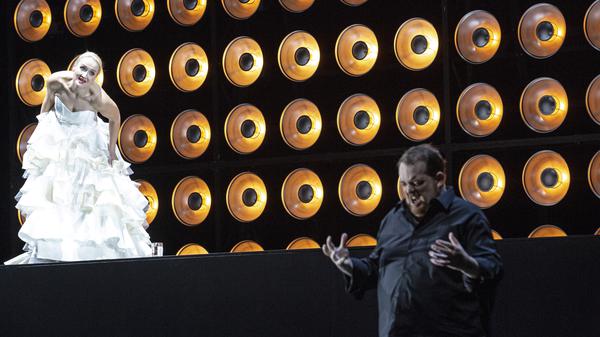 Szene aus Michael Thalheimers Inszenierung „Tristan und Isolde“ an der Deutschen Oper Berlin.  