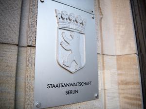 Das Schild mit der Aufschrift „Staatsanwaltschaft Berlin“ am Eingang des Gerichts in Moabit.