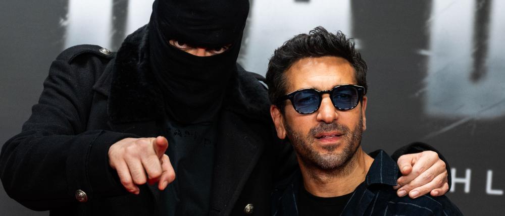 Der Rapper Haftbefehl (links) ist ein Fan großer Posen - hier bei der einer Vorführung zu seiner Dokumentation gemeinsam mit Elyas M'Barek. (Archivfoto)
