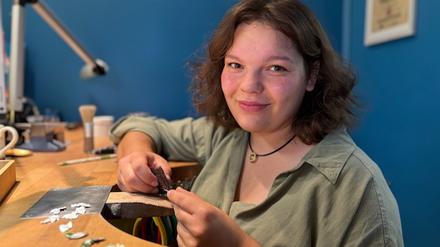 Zoe S. macht eine Ausbildung zur Goldschmiedin