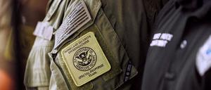 Die US-Heimatschutzbehörde hat einen britischen Kommentator festgenommen (Symbolbild).