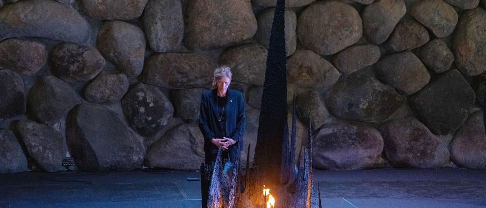 Prien besuchte die Gedenkstätte Yad Vashem.