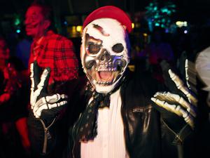 Teuflisch gut drauf im „Sparkling Ghosthouse“. Halloween in Berlin ist nicht nur ein Höllenspaß für Kinder.