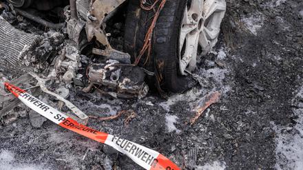 Ausgebrannte Fahrzeuge nach vermutlicher Brandstiftung. (Symbolbild)