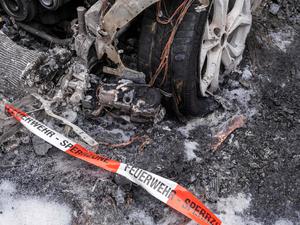 Ausgebrannte Fahrzeuge nach vermutlicher Brandstiftung. (Symbolbild)