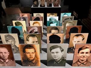 Ausstellung „Unsere Jungs“ in Danzig: polnische Männer in deutschen Wehrmachtsuniformen.