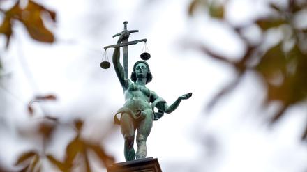 Ein HNO-Arzt muss sich wegen Vergewaltigung verantworten. Eine 50-jährige Zeugin wiederholte ihre Vorwürfe.