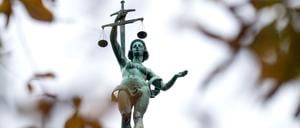 Ein HNO-Arzt muss sich wegen Vergewaltigung verantworten. Eine 50-jährige Zeugin wiederholte ihre Vorwürfe.