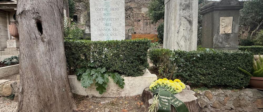 Das Grab von Goethes Sohn August in Rom wurde zum 195. Todestag restauriert - aber sein Vorname fehlt immer noch.