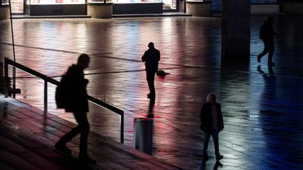 Nicht nur auf der Straße fühlen sich viele Frauen unsicher. (Symbolbild)