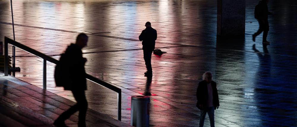 Nicht nur auf der Straße fühlen sich viele Frauen unsicher. (Symbolbild)