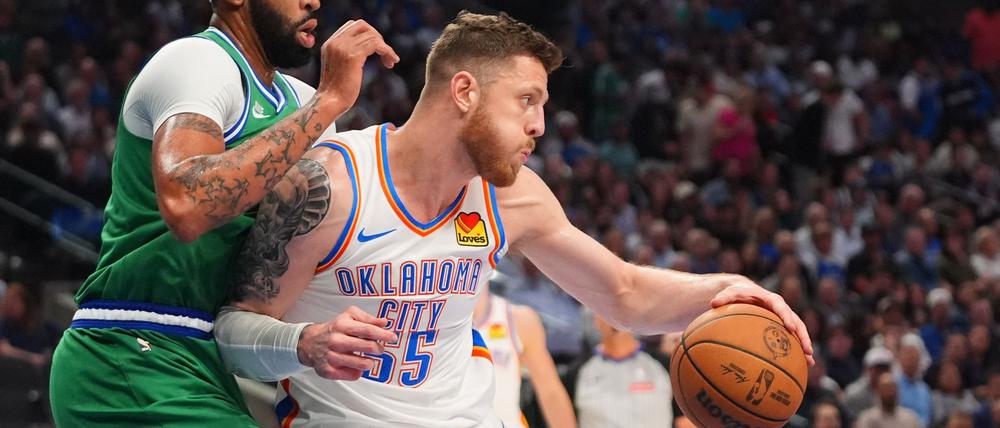 Isaiah Hartenstein (r.) ragte bei den Thunder vor allem in der Schlussphase heraus.