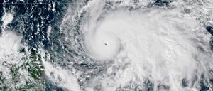 Der Hurrikan „Melissa“ erreicht Rekordstärke und bedroht Jamaika mit zerstörerischem Wind und extremen Regenfällen. Wissenschaftliche Analysen zeigen: Die Gesamtzahl der Stürme nimmt nicht zu, doch besonders heftige Wirbelstürme treten immer häufiger auf.