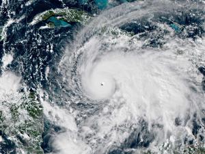 Der Hurrikan „Melissa“ erreicht Rekordstärke und bedroht Jamaika mit zerstörerischem Wind und extremen Regenfällen. Wissenschaftliche Analysen zeigen: Die Gesamtzahl der Stürme nimmt nicht zu, doch besonders heftige Wirbelstürme treten immer häufiger auf.