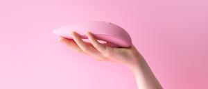 Nachhaltiger Orgasmus. Jetzt wird auch bei den Sextoys auf Umweltschutz gesetzt: Dieser hier von Womanizer besteht zum Großteil aus Biolene - also abbaubarer Maisstärke.