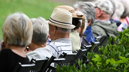 Einige wollen länger arbeiten: Rentner in Deutschland. (Archivbild)