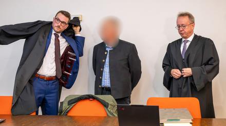 Angeklagt sind vor dem Landgericht München II zwei Bahnmitarbeiter unter anderem wegen fahrlässiger Tötung.