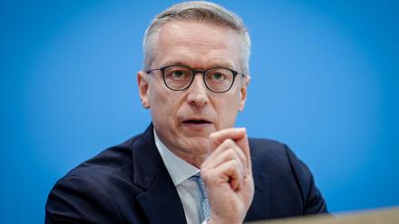 Bundesdigitalminister Karsten Wildberger (CDU) nennt den Glasfaserausbau im Land Chefsache.