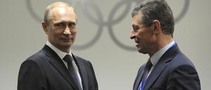 Russlands Präsident Wladimir Putin (l.) mit Dmitri Kosak (r.) in Sotschi