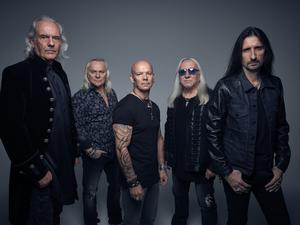 Einer kam durch: Uriah Heep mit dem einzigen verbliebenen Gründungsmitglied Mick Box (2. von rechts).