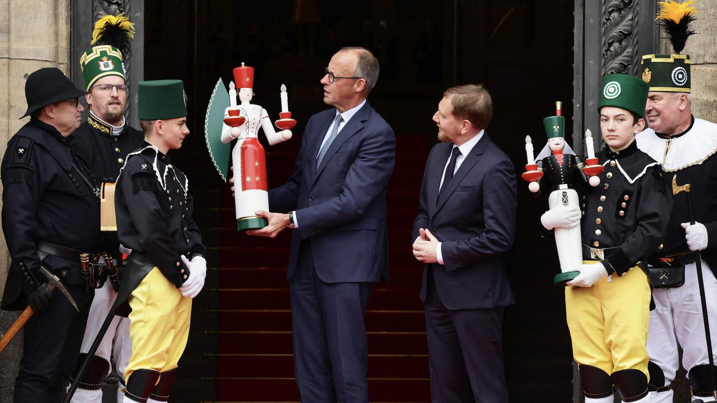 Der Kanzler in Dresden: Als Merz weiterzieht, gehen die Proteste los